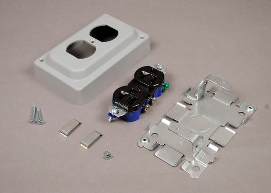1543GL | 1500/2600 Series Overfloor Raceway Grounding Duplex Receptacle and Cover Series