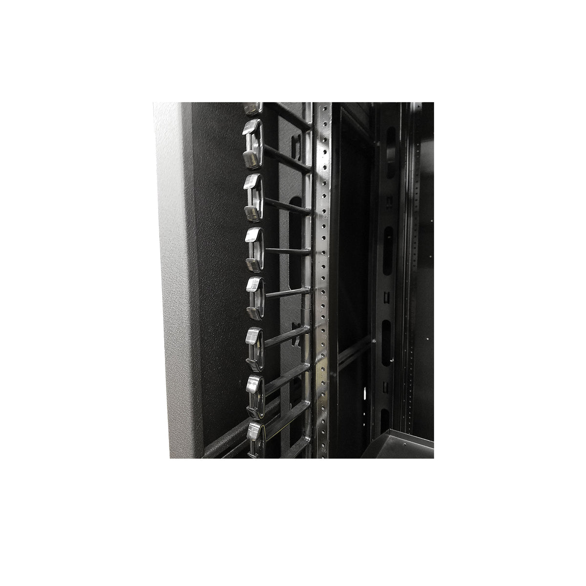 SR28-IVCMF-46 | SR Internal Vertical Cable Manager Series