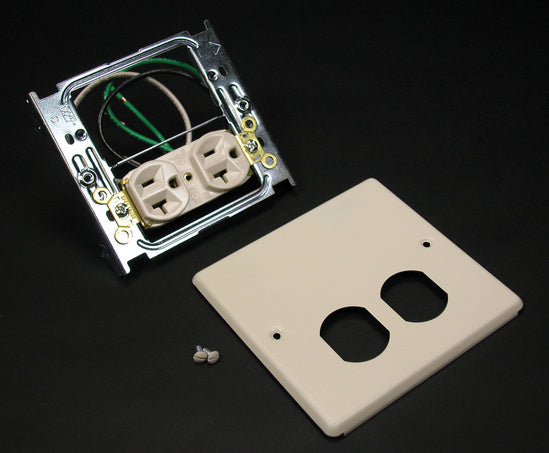 V4047WX | 4047 Two Gang Cover One Duplex Receptacle Installed Series