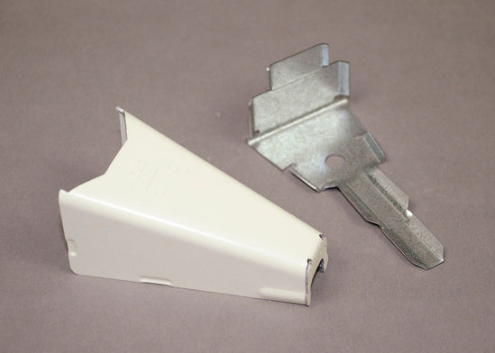 V1517B | 1500 Series Overfloor Raceway Adapter Fitting Series