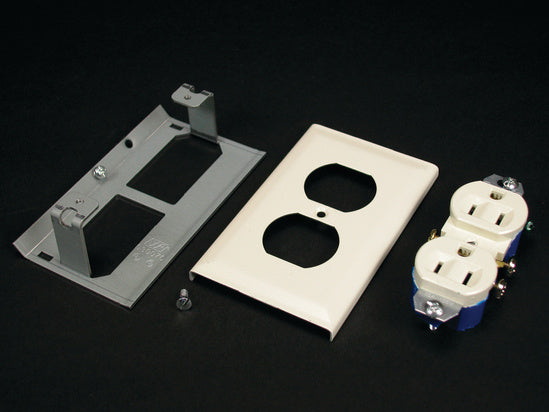 G3043GE | 3000 Duplex Grounding Receptacle Cover Fitting Series