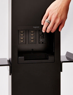XCSPP3GRUU-BZ | Outdoor Charging Station Series